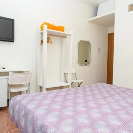 Lia Rooms 3-3