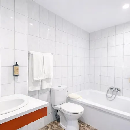 The Originals City, Hotel Colmar Gare-3