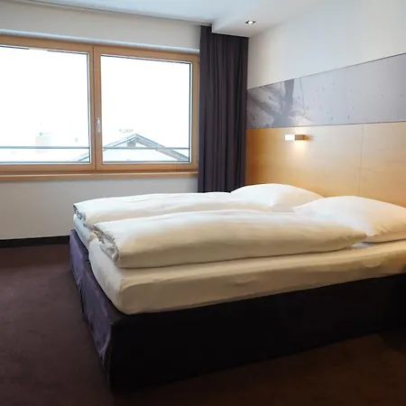 Quality Hosts Arlberg - Hotel Goldenes Kreuz B&B - Sommerkarte Premium Inklusive-3