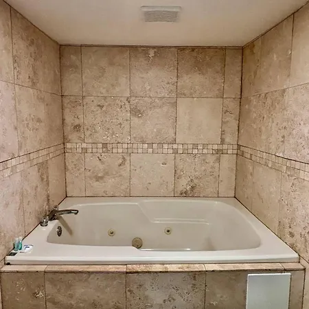 Rodeway Inn & Suites-3
