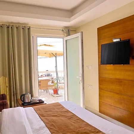 Hotel Samrat - On Mall Road-2