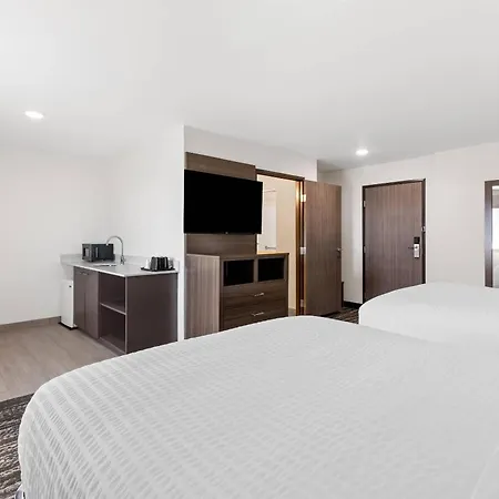 Clarion Pointe Milwaukee Airport-2