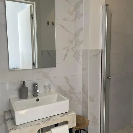 Lisbon Check-In Guesthouse-2