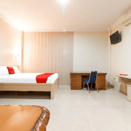 Reddoorz Plus Near Pantai Malalayang Manado-3