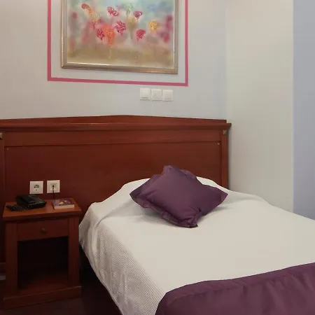 Triton Hotel Piraeus-3