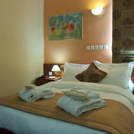 Triton Hotel Piraeus-2