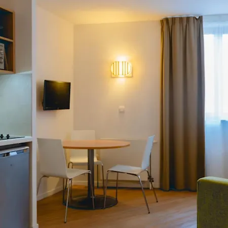 Aparthotel Adagio Access Le Havre Les Docks-3