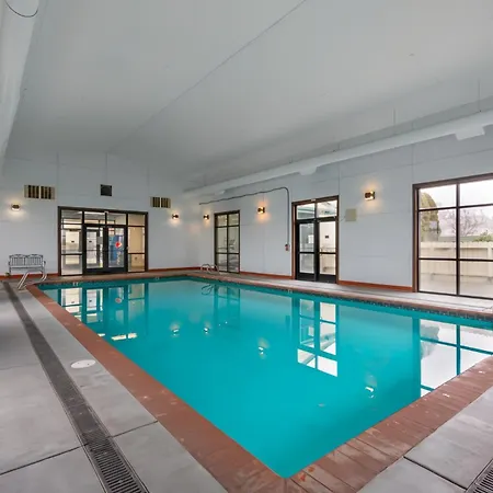 Rogue Regency Inn Medford Airport-2