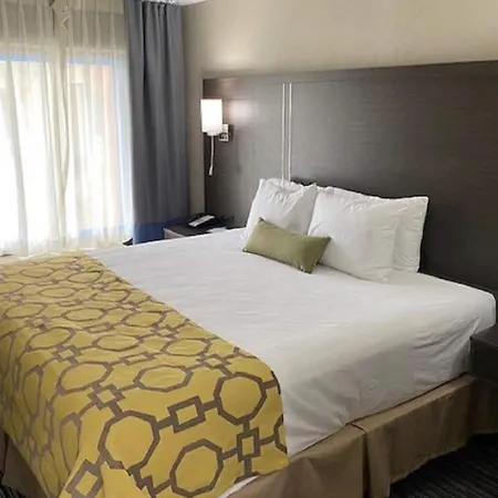 Baymont By Wyndham Topeka-2