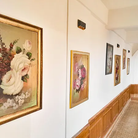 The Three Oaks Boutique Hotel-3
