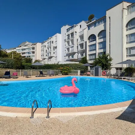 Résidence avec Piscine face au port 200m plage-2
