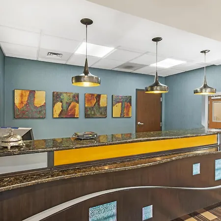 Best Western Plus Chain Of Lakes Inn & Suites-3