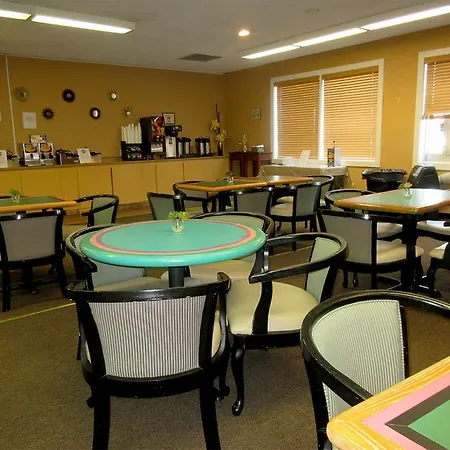 Roomba Inn & Suites At Old Town-3