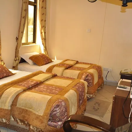 Rich Hotel-2