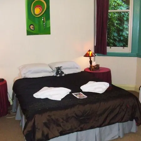 Hulmes Court Bed And Breakfast-3