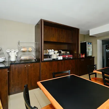 Comfort Inn Toronto City Centre-2