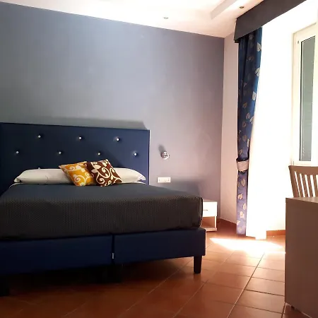 Clodio Rooms-3