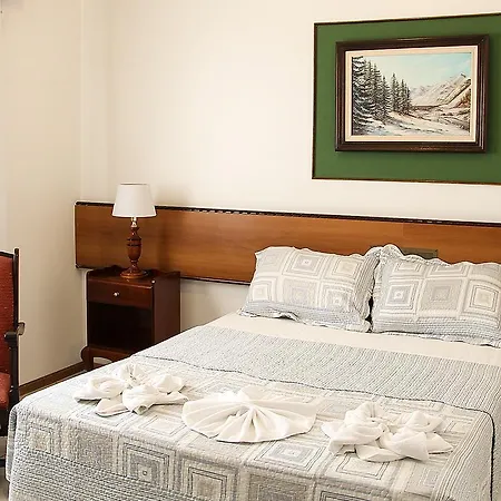 Holz Hotel-2