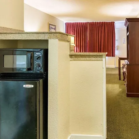 Rodeway Inn Emporia-2