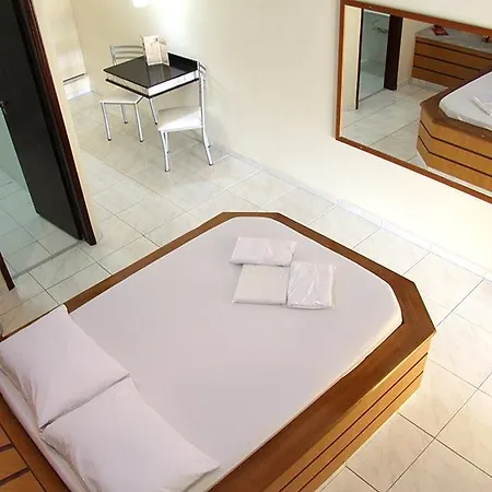 Motel Passport-2