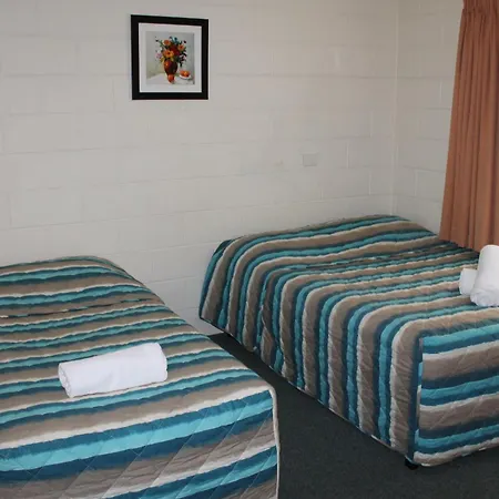 Oasis Inn Apartments-2