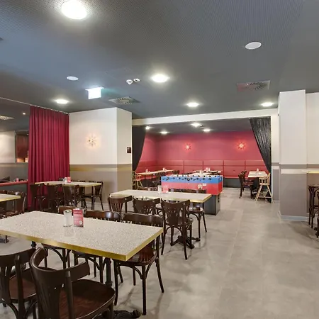 Meininger Hotel Salzburg City Center-2