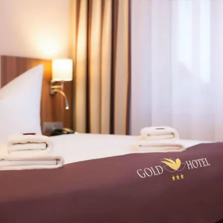 Gold Hotel-2