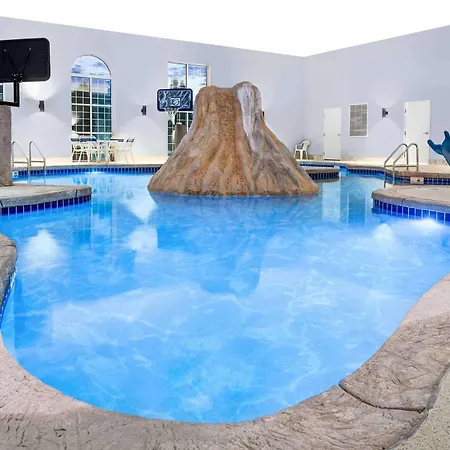 Microtel Inn & Suites By Wyndham Green Bay-3