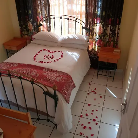 Ebenezer Guesthouse Bluewater Bay-2