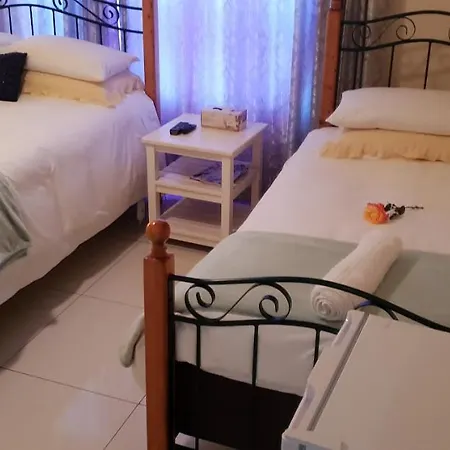 Ebenezer Guesthouse Bluewater Bay-3