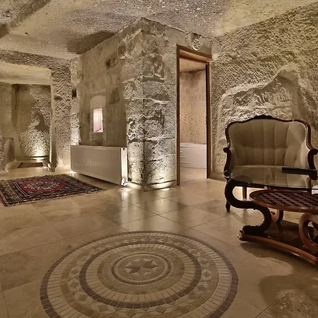 Shoestring Cave House-3