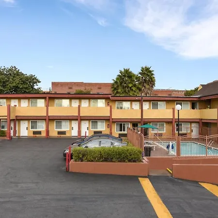 Hollywood Inn Express South-2