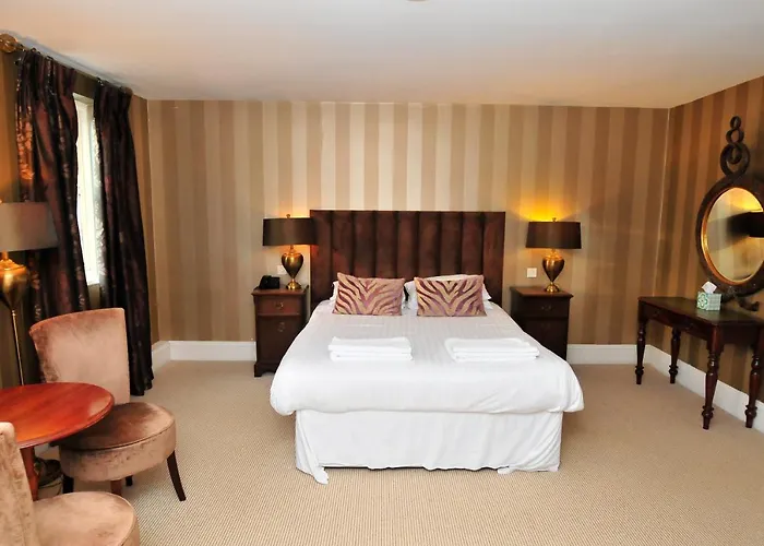 Family Hotel: Episode Hotel