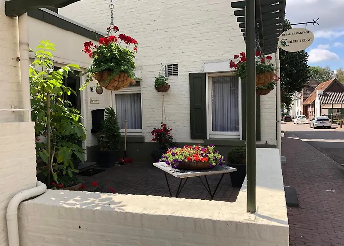 Walnut Lodge Bed & Breakfast