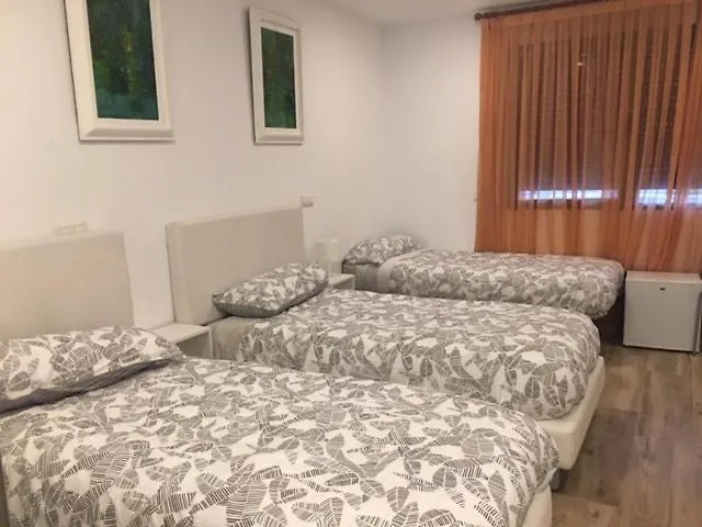 Rooms H Skyline