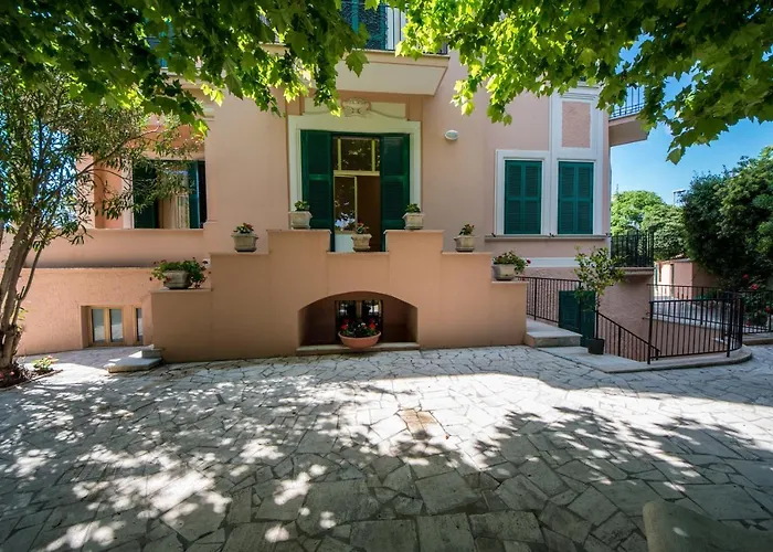 Hotel vicino al College: Ostello San Luigi Orione