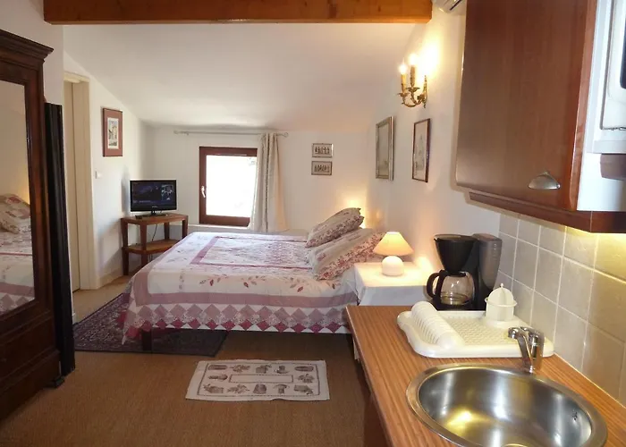  La Maison De Velours