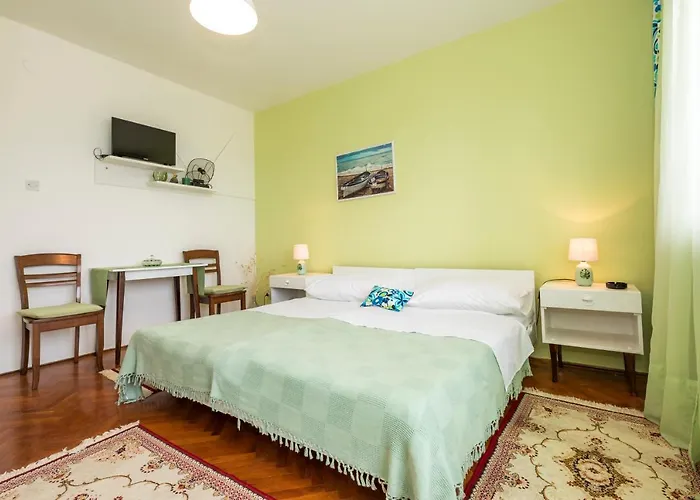 Muzic Budget Double Room