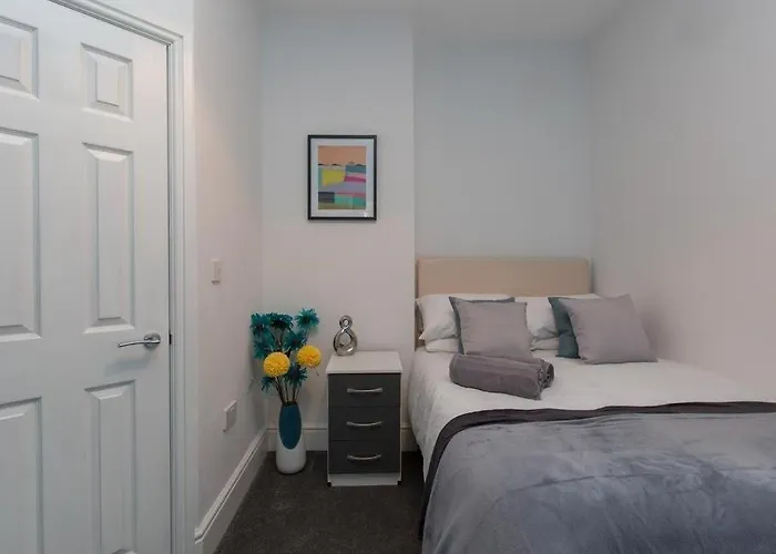 Townhouse @166 Ruskin Rd