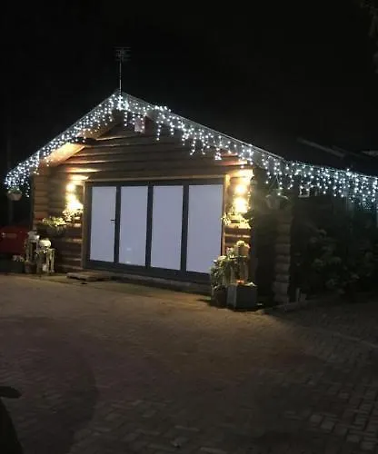 Guest house: Log Cabin