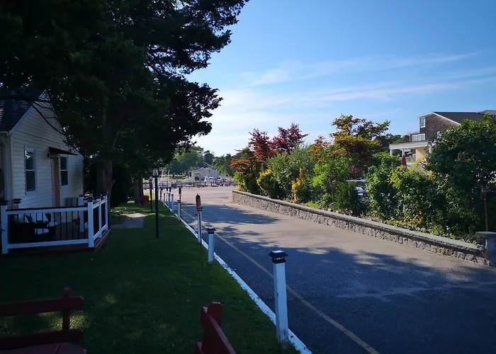 Bay Watch Hotel And Marina
