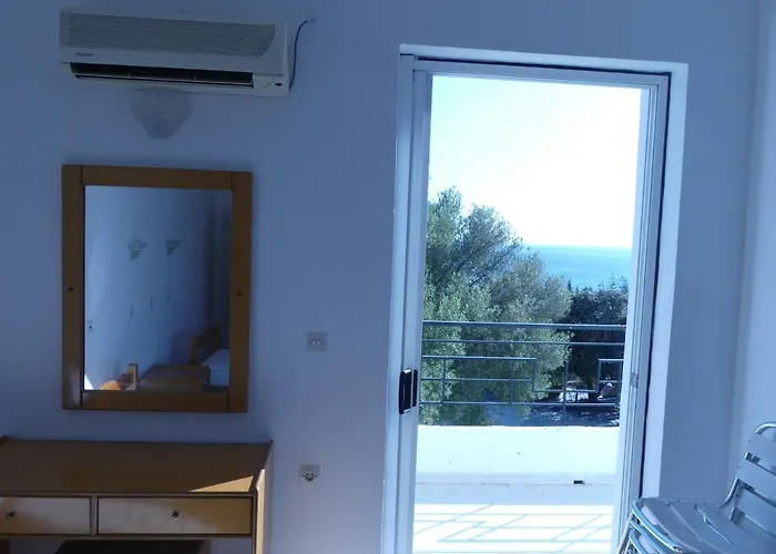 Marianthi Studios & Apartments