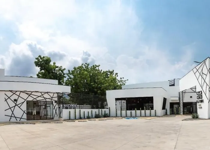 D' La Torre Hotel