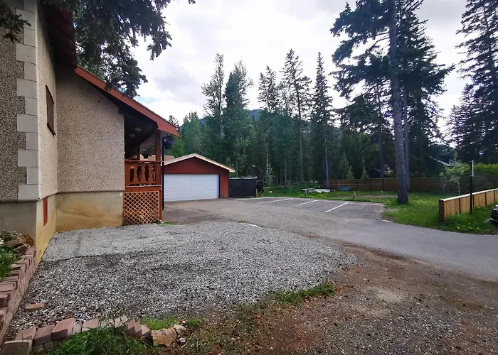 B&B only: Riverfront Estate Bed&Breakfast Banff