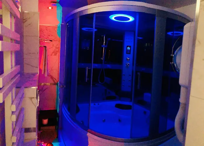  Parisa Suite