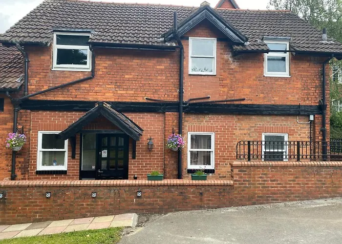 Villa: The Lodge At Carlton Tavern Free Parking