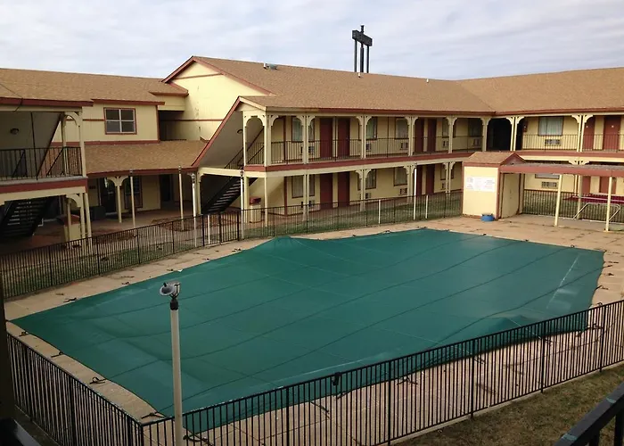 Motel: Hometown Inn And Suites Elk City