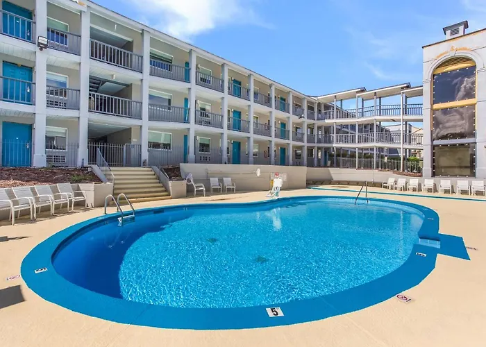 Red Lion Inn & Suites Airport