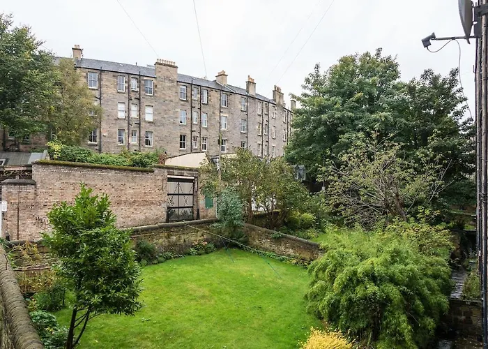 Villa: Huntly Street