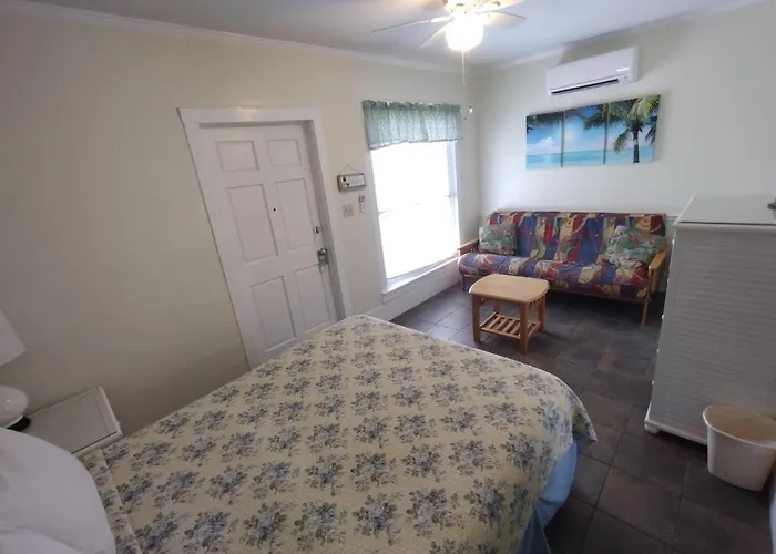 Angelina Guesthouse - Adult Exclusive